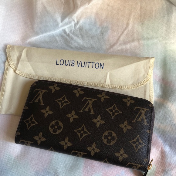 SOLD LV Zippy Wallet Monogram - Picture 4 of 4